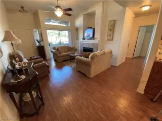 Photo #6: 2260960 Listing