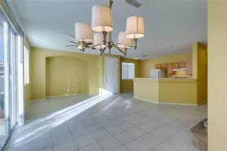 Photo #5: 2260966 Listing