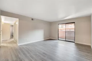 Photo #3: 2260983 Listing