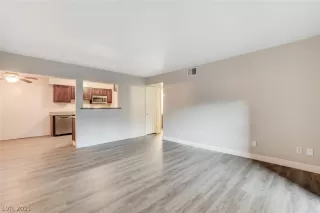 Photo #4: 2260983 Listing