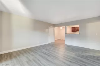 Photo #5: 2260983 Listing