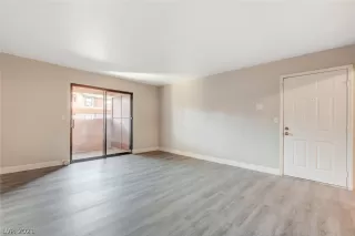 Photo #6: 2260983 Listing