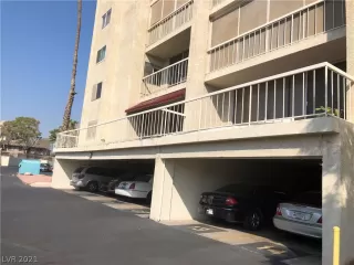 Photo #2: 2260984 Listing