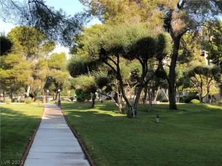 Photo #4: 2260984 Listing