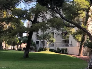 Photo #5: 2260984 Listing