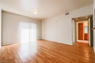 Photo #3: 2261010 Listing