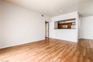 Photo #4: 2261010 Listing