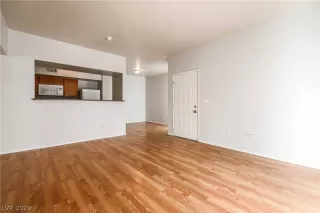 Photo #5: 2261010 Listing