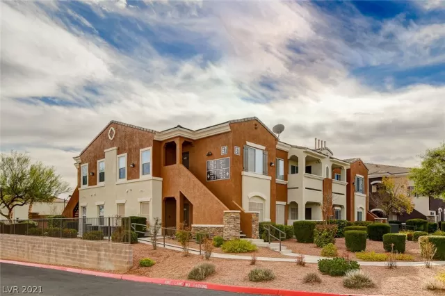 MLS: 2261062 Condo For Sale