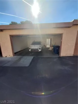 Photo #5: 2261086 Listing