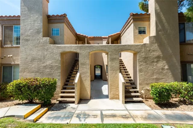 MLS: 2261096 Condo For Sale