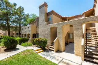 Photo #1: 2261096 Listing