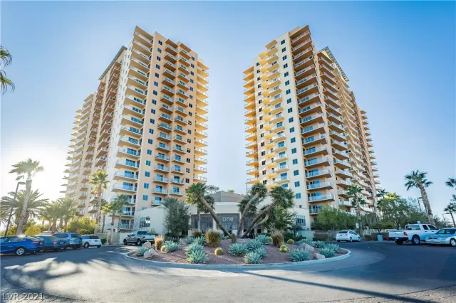 MLS: 2261118 Condo For Sale