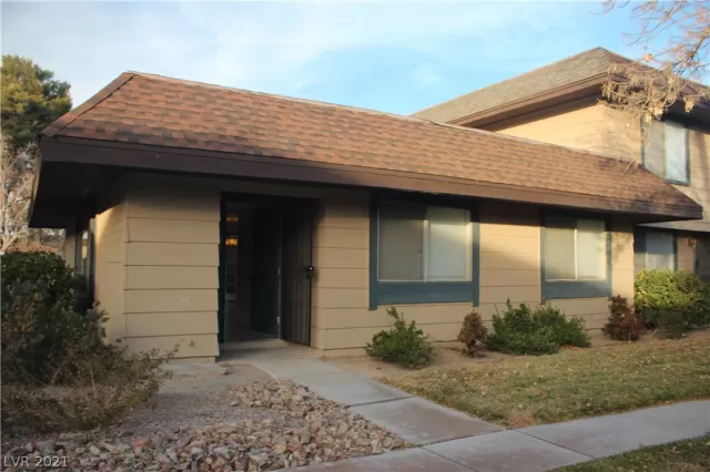 MLS: 2261128 Condo For Sale