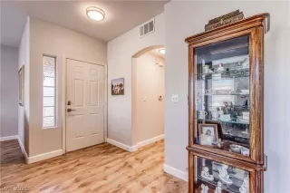 Photo #4: 2261202 Listing