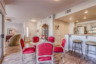 Photo #6: 2261202 Listing