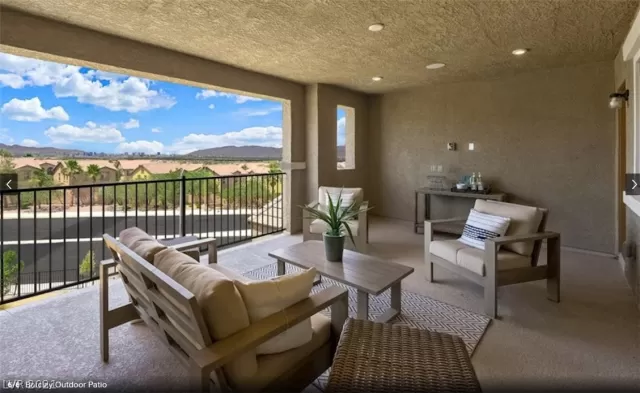 MLS: 2261244 Condo For Sale