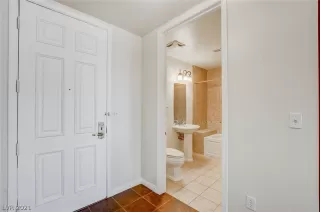 Photo #2: 2261249 Listing