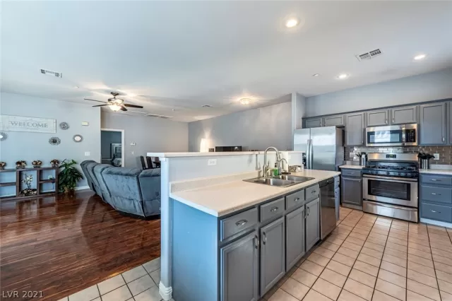 MLS: 2261288 Condo For Sale