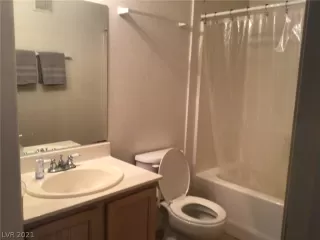 Photo #5: 2261319 Listing