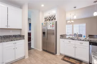 Photo #4: 2261327 Listing