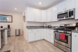 Photo #5: 2261327 Listing