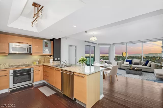 MLS: 2261367 Condo For Sale