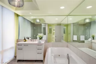 Photo #4: 2261367 Listing