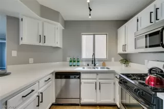 Photo #1: 2261427 Listing