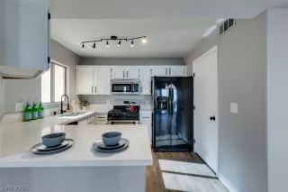 Photo #2: 2261427 Listing