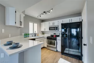 Photo #3: 2261427 Listing