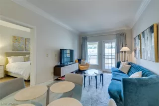 Photo #3: 2261476 Listing