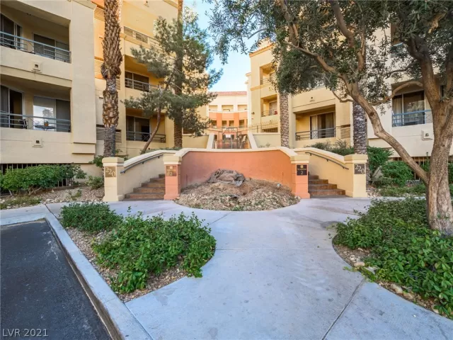 MLS: 2261478 Condo For Sale