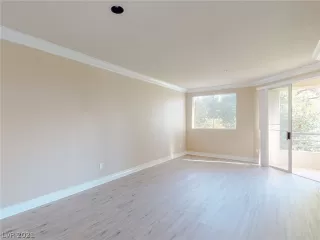 Photo #5: 2261478 Listing 