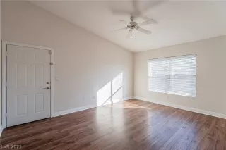 Photo #4: 2261494 Listing