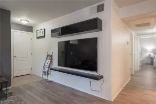 Photo #4: 2261517 Listing