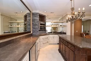 Photo #5: 2261599 Listing