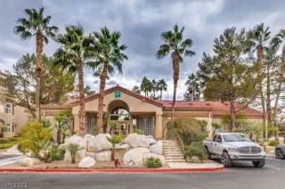 Photo #1: 2261706 Listing