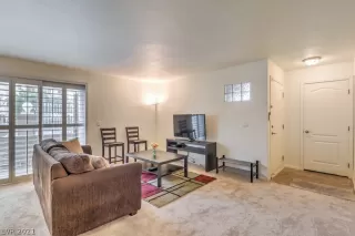 Photo #6: 2261706 Listing