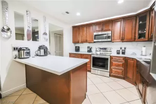 Photo #3: 2261722 Listing