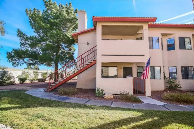 MLS: 2261734 Condo For Sale