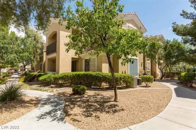 MLS: 2261742 Condo For Sale