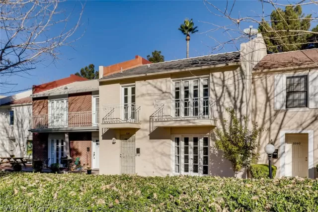 MLS: 2261872 Condo For Sale