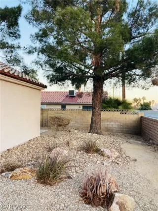 Photo #2: 2261882 Listing