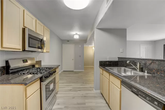 MLS: 2261895 Condo For Sale