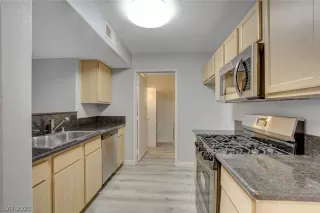 Photo #1: 2261895 Listing 