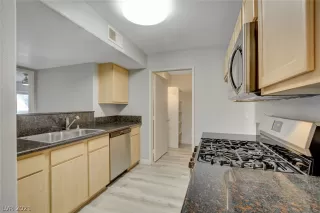 Photo #5: 2261895 Listing 