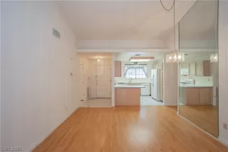 Photo #4: 2261930 Listing