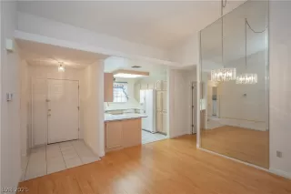 Photo #5: 2261930 Listing