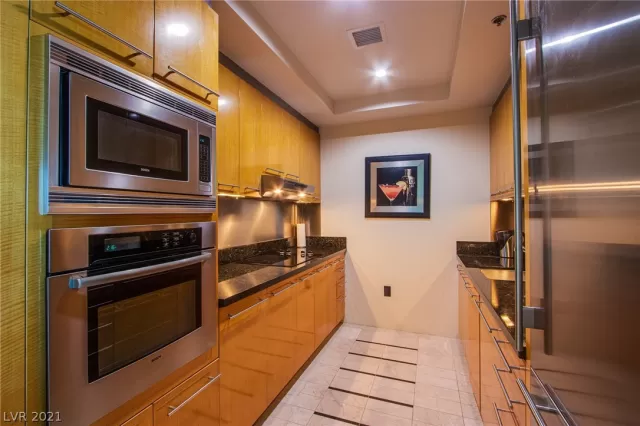 MLS: 2261936 Condo For Sale